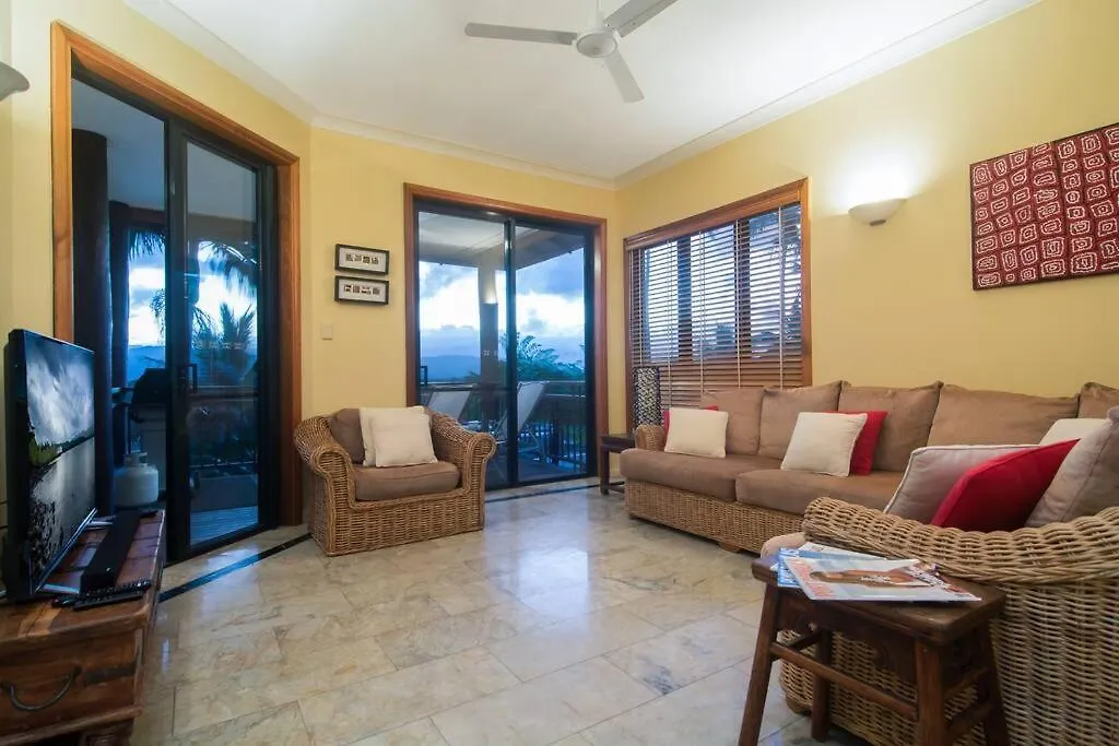 8 The Point - Murphy Street Port Douglas Villa